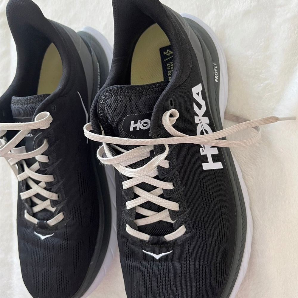 hoka shoes size 10